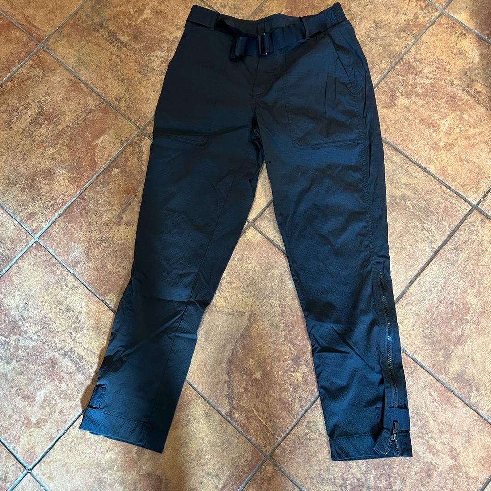 Athleta Trekkie Belted Pants Size 4 Black Hiking Commute Travel Ripstop Nylon